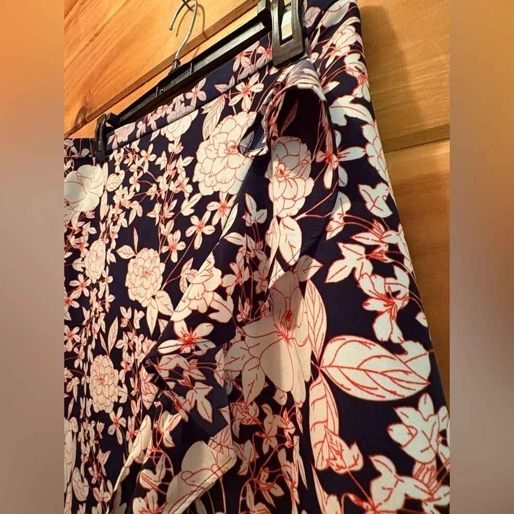 Banana Republic Skirt with Ruffle Accent size 8